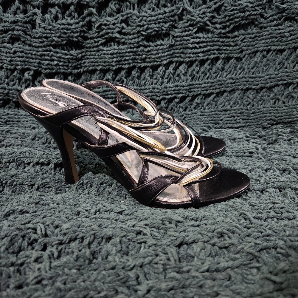White House Black Market Lynn Heels